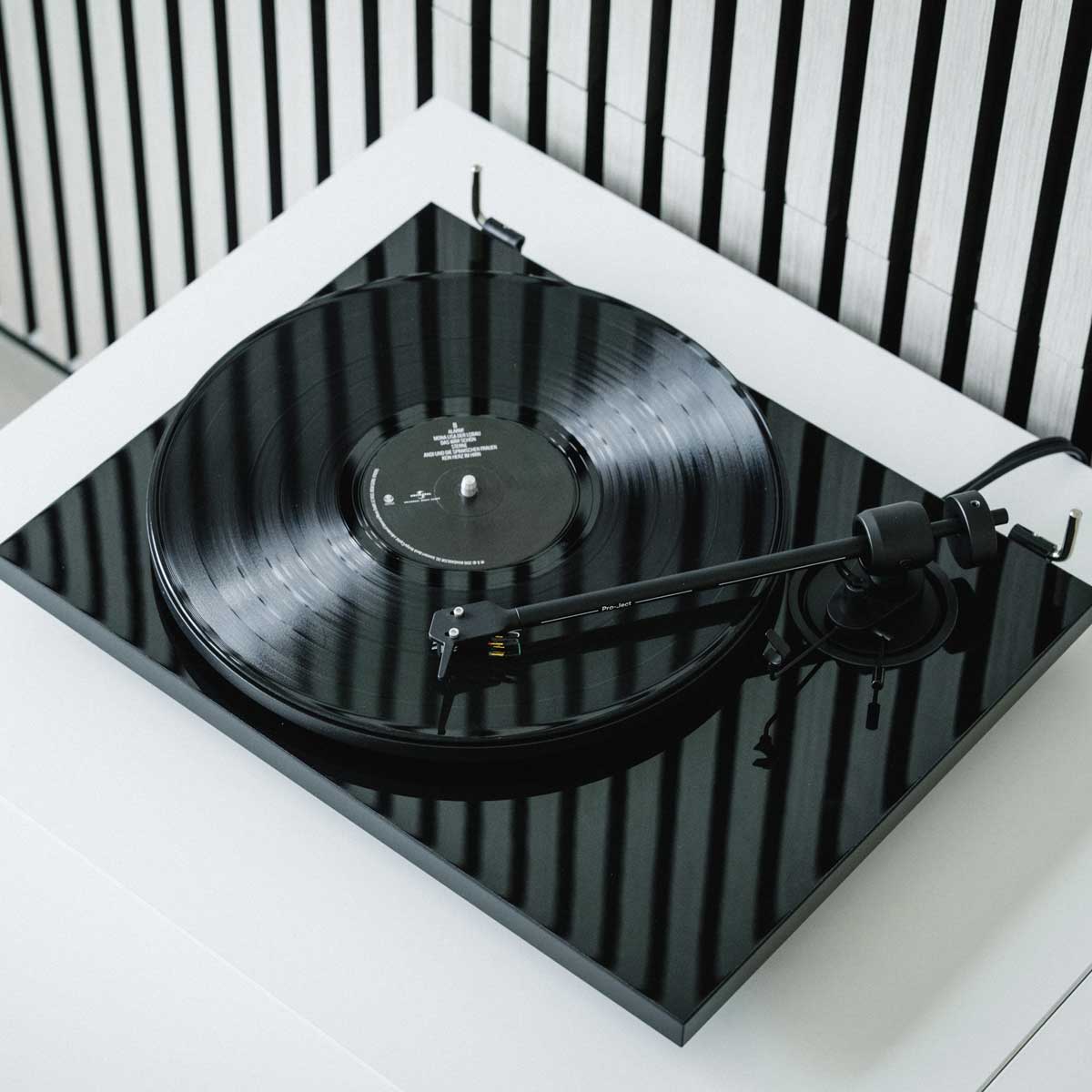 Pro-Ject E1 BT Turntable with Pick It MM E Cartridge - Rapallo