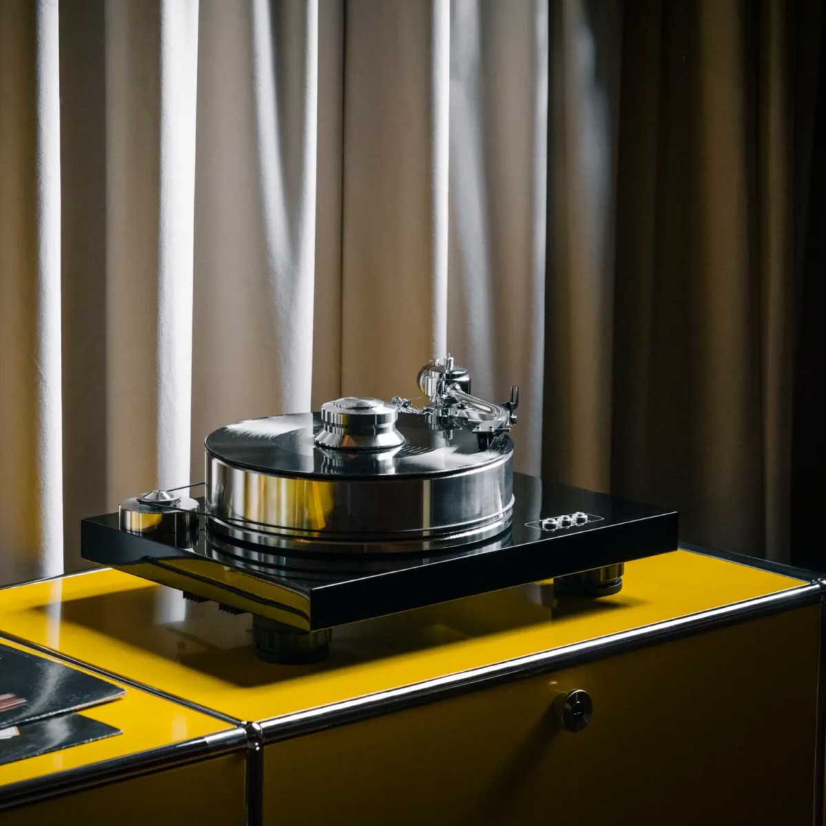 Pro-Ject Signature 10 Turntable - Rapallo