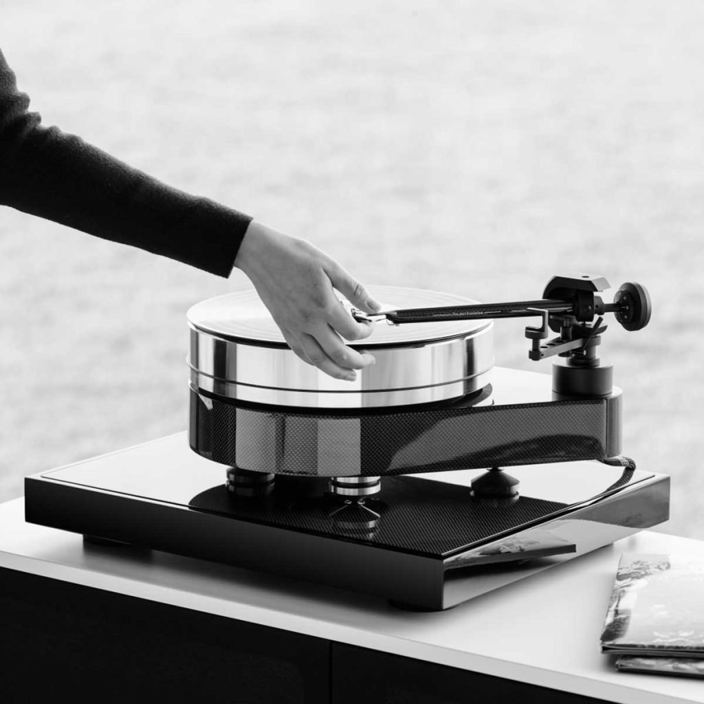 Pro-Ject RPM 10 Carbon Turntable - Rapallo
